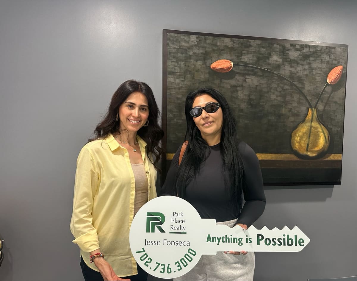 Celebración en la oficina, Park Place Realty, 2024